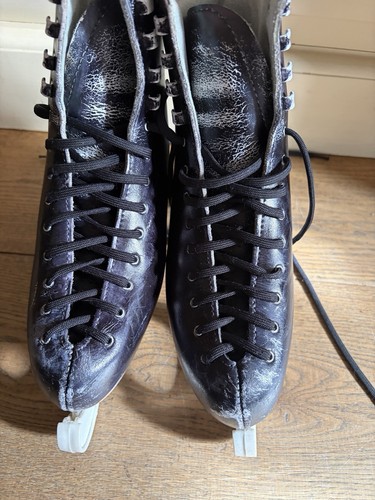 Black figure ice skates - black, with