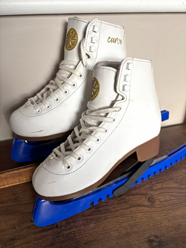 Curve white figure - figure, skates