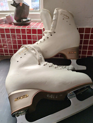 Edea overture figure - edea, skates
